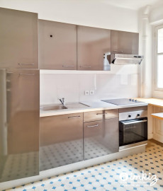 
                                                                                        Vente
                                                                                         Paris 15ème 44 m² traversant, calme et lumineux