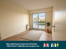 
                                                                                        Vente
                                                                                         Paris 15ème - Quartier St Lambert - Appartement 2 pieces 46m2 avec terrasse - 8eme etage - calme et lumineux