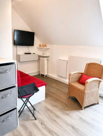 
                                                                                        Vente
                                                                                         Paris 16e – Avenue Adrien Hébrard – Chambre de service / studio au 8e étage avec ascenseur