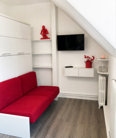 
                                                                                        Vente
                                                                                         Paris 16e – Avenue Adrien Hébrard – Chambre de service / studio au 8e étage avec ascenseur