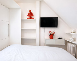 
                                                                                        Vente
                                                                                         Paris 16e – Avenue Adrien Hébrard – Chambre de service / studio au 8e étage avec ascenseur
