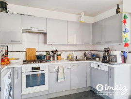 
                                                                                        Vente
                                                                                         Paris 19e – 3P refait à neuf, traversant, 2 loggia