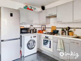 
                                                                                        Vente
                                                                                         Paris 19e – 3P refait à neuf, traversant, 2 loggia