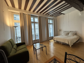
                                                                                        Location
                                                                                         PARIS 6 - RUE DAUPHINE | Grand Studio meublé