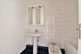 
                                                                                        Vente
                                                                                         PARIS XV - COMMERCE/THEATRE - DEUX PIECES