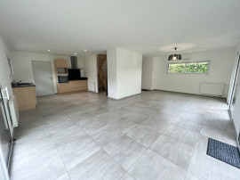 
                                                                                        Location
                                                                                         Pavillon récent 3 chambres garage jardin - Prouzel