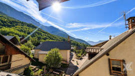 
                                                                                        Vente
                                                                                         PELVOUX - Appt T3 de 87 m² à rénover