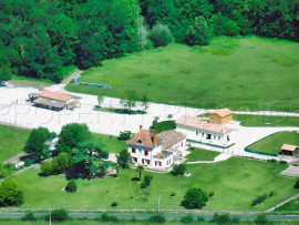 
                                                                                        Vente
                                                                                         PERIGORD DOMAINE GITES RECEPTIONS CHASSE 100 HA
