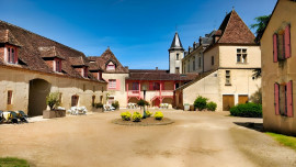 
                                                                                        Vente
                                                                                         PERIGORD NOIR DOMAINE D’EXCEPTION MARIAGES 60 HA