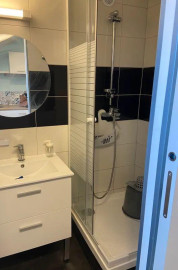 
                                                                                        Location
                                                                                         Petit studio meublé 12m²