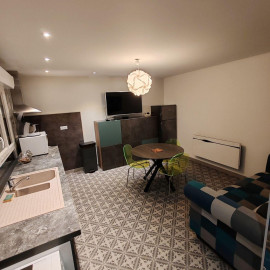 
                                                                                        Location
                                                                                         Petite maison meublée ,à louer, refait à neuf