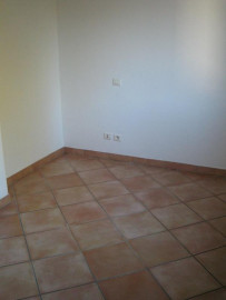 
                                                                                        Location
                                                                                         Petite maison tranquille avec jardin