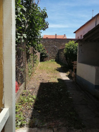 
                                                                                        Location
                                                                                         Petite maison ville avec jardin quartier Calme.