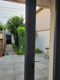 
                                                                                        Location
                                                                                         Petite maisonnette de 25m² avec terrasse et jardin