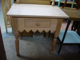 
                                                                        Meuble
                                                                         Petite table/bureau, promotion