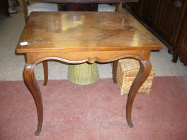 
                                                                        Meuble
                                                                         Petite table Louis XV, promotion