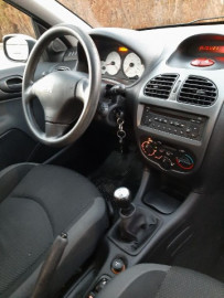 
                                                                                        Voiture
                                                                                         Peugeot 206