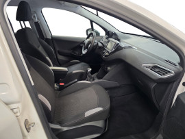 
                                                                                        Voiture
                                                                                         Peugeot 208