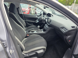 
                                                                                        Voiture
                                                                                         PEUGEOT 3008 - 1.6 Blue-HDi 120 CV STYLE - 5 CV