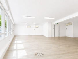 
                                                                                        Location
                                                                                         Place Charles de Gaulles - 126m² bureaux