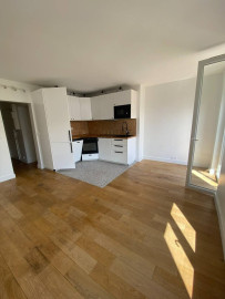 
                                                                                        Location
                                                                                         PLACE DE LA CHAPELLE-30M2