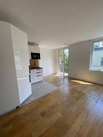 
                                                                                        Location
                                                                                         PLACE DE LA CHAPELLE-30M2