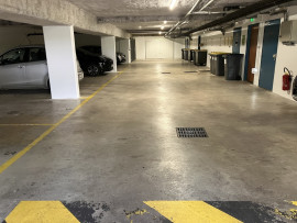 
                                                                                        Location
                                                                                         Place de parking 8 m²