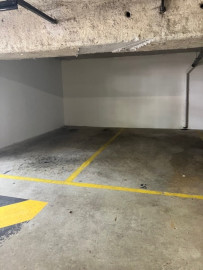 
                                                                                        Location
                                                                                         Place de parking 8 m²
