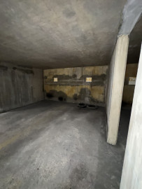 
                                                                                        Location
                                                                                         Place de parking 9 m²
