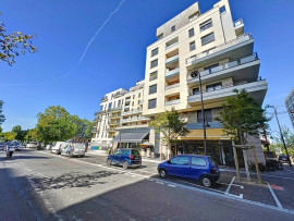 
                                                                                        Location
                                                                                         Place de parking immeuble très récent
