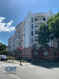 
                                                                                        Vente
                                                                                         PLACE DES VOSGES - F2 loué à vendre