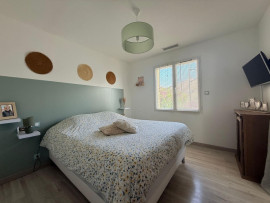 
                                                                                        Vente
                                                                                         Plain-pied 130m2 - 4 chambres - Piscine chauffée - Terrain 1 687 m²