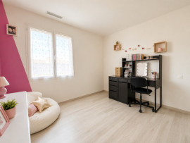
                                                                                        Vente
                                                                                         Plain-pied 130m2 - 4 chambres - Piscine chauffée - Terrain 1 687 m²