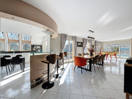 
                                                                                        Vente
                                                                                         PONT HEBERT, maison de 200m2 avec piscine