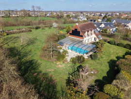 
                                                                                        Vente
                                                                                         PONT HEBERT, maison de 200m2 avec piscine