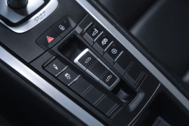 
                                                                                        Voiture
                                                                                         Porsche 911 (991.2) Targa 4S PDK 3.0 420