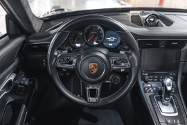 
                                                                                        Voiture
                                                                                         Porsche 911 (991.2) Turbo S 3.8 580