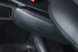 
                                                                                        Voiture
                                                                                         Porsche 911 (991.2) Turbo S 3.8 580