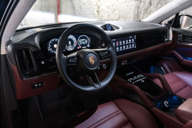 
                                                                                        Voiture
                                                                                         Porsche Cayenne (III.II) Coupe E-Hybrid V6 3.0 470