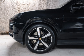 
                                                                                        Voiture
                                                                                         Porsche Cayenne (III.II) Coupe E-Hybrid V6 3.0 470