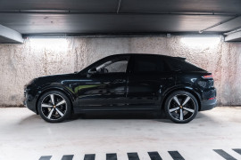 
                                                                                        Voiture
                                                                                         Porsche Cayenne (III.II) Coupe E-Hybrid V6 3.0 470