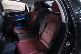 
                                                                                        Voiture
                                                                                         Porsche Cayenne (III.II) Coupe E-Hybrid V6 3.0 470