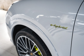 
                                                                                        Voiture
                                                                                         Porsche Cayenne (III) V6 E-Hybrid Platinum Edition