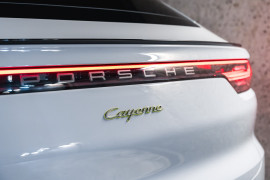 
                                                                                        Voiture
                                                                                         Porsche Cayenne (III) V6 E-Hybrid Platinum Edition