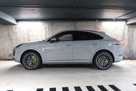 
                                                                                        Voiture
                                                                                         Porsche Cayenne (III) V6 E-Hybrid Platinum Edition