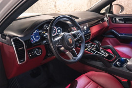 
                                                                                        Voiture
                                                                                         Porsche Cayenne (III) V6 E-Hybrid Platinum Edition