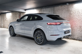 
                                                                                        Voiture
                                                                                         Porsche Cayenne (III) V6 E-Hybrid Platinum Edition