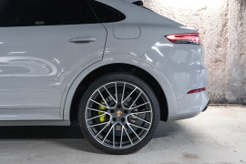 
                                                                                        Voiture
                                                                                         Porsche Cayenne (III) V6 E-Hybrid Platinum Edition