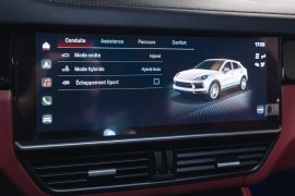 
                                                                                        Voiture
                                                                                         Porsche Cayenne (III) V6 E-Hybrid Platinum Edition