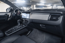 
                                                                                        Voiture
                                                                                         Porsche Macan (I.II) Turbo V6 2.9 440